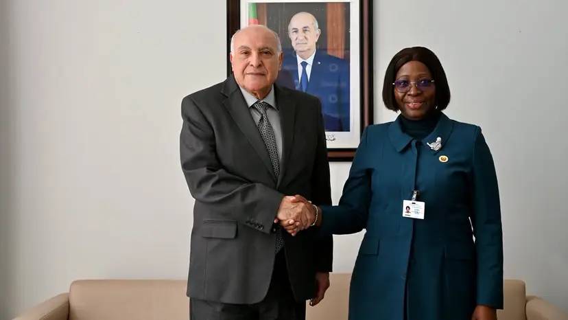 M. Attaf s'entretient avec son homologue de la République du Mozambique