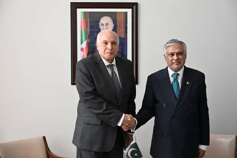 M. Attaf s’entretient avec le Vice-Premier Ministre et Ministre des Affaires étrangères du Pakistan à New York